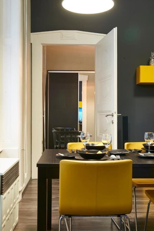 Central Location Yellow-Black Apartment ブダペスト エクステリア 写真