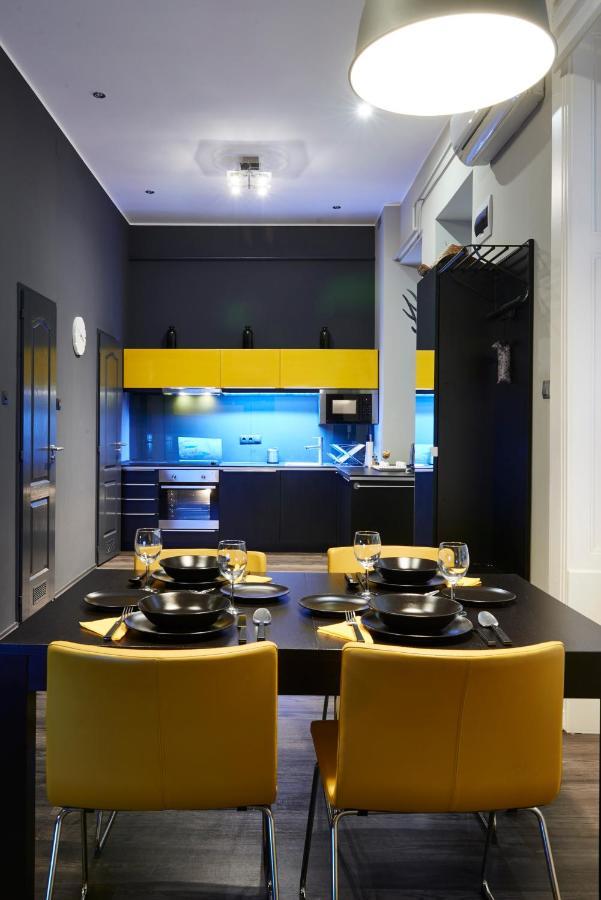 Central Location Yellow-Black Apartment ブダペスト エクステリア 写真